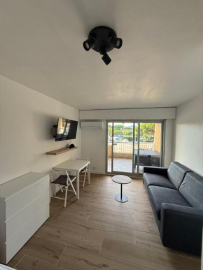 Super studio climatisé sur le port de Hyeres